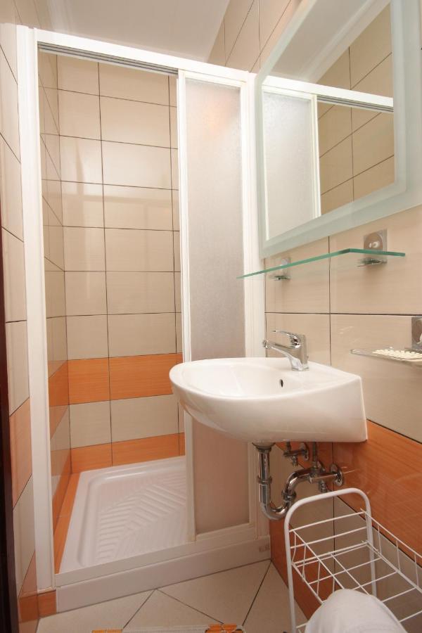 Apartment Mali Losinj 7879B Kültér fotó