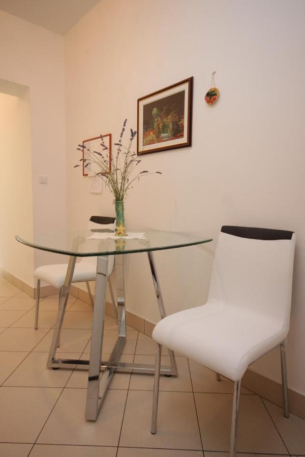 Apartment Mali Losinj 7879B Kültér fotó